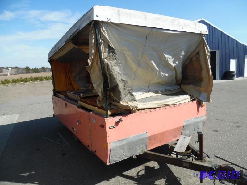 lot 4 image: 1974-1976 Bethany Citation 88 Pop-Up Camper