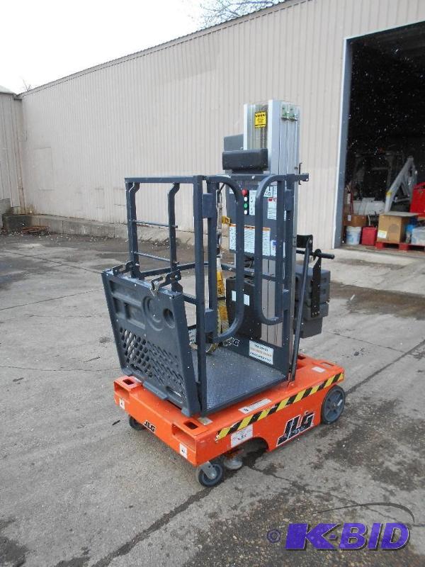 JLG 12SP Electric Personnel Lift. Works. 12 Working Height.