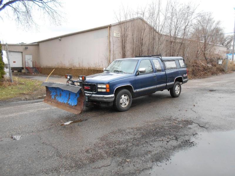 1994 GMC Sierra Plow Truck. Starts, Runs, Drives and Plows.