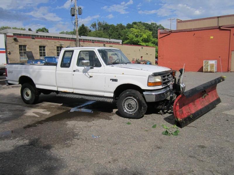 1996 Ford F-250 4X4 Plow Truck with Hiniker Plow. Runs and Drives. NO RESERVE