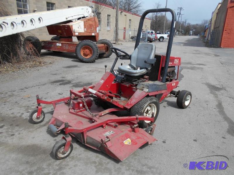 lot 3 image: Toro Groundsmaster 325-D Commercial Rotary Lawnmower