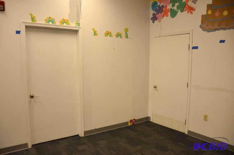lot 60 image: 2 doors-Fire door 20 min. &nbsp35 12" ...