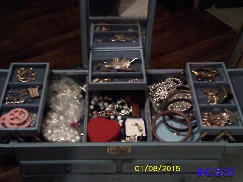 Jewelry and vintage jewelry box