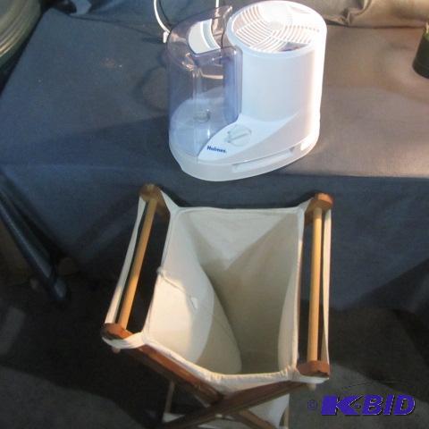 lot 100 image: Holmes Humidifier