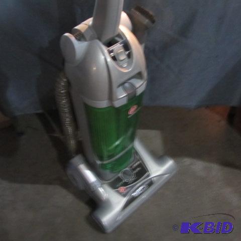 lot 101 image: Hoover Vacuum