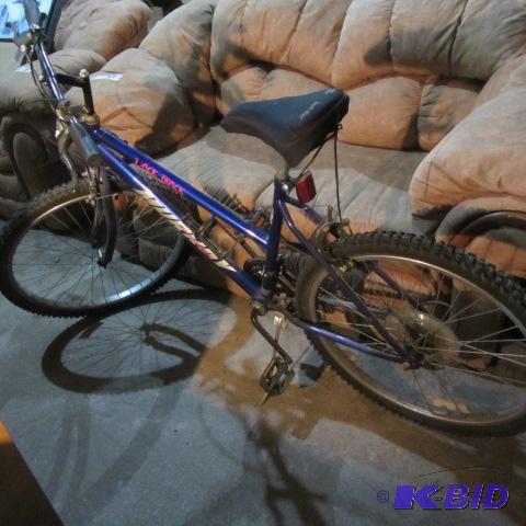 lot 103 image: Murray 18-Speed Bicycle