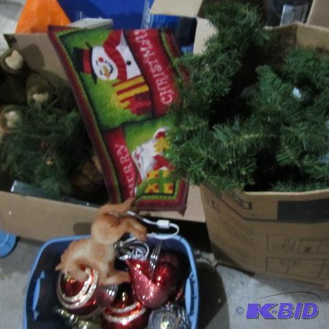 lot 109 image: Christmas Decorations