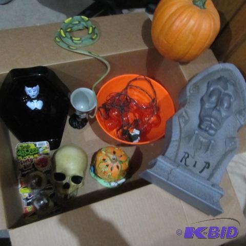 lot 112 image: Halloween Decorations