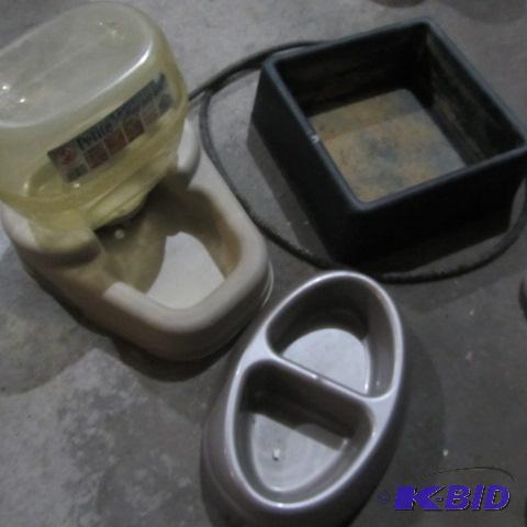 lot 115 image: Pet Food Supplies