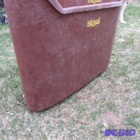 lot 12 image: Hi Qual Corner Feeder