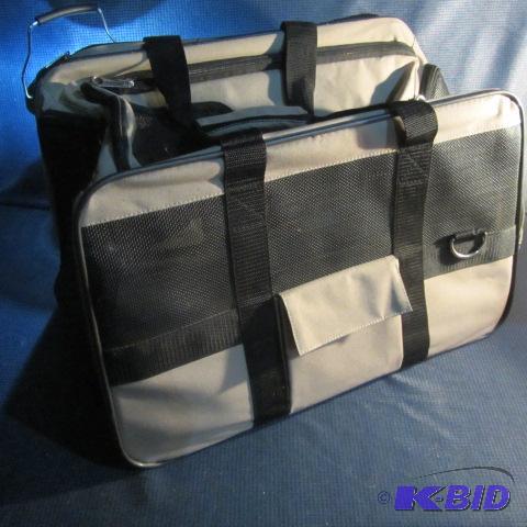 lot 121 image: Soft Sided Pet Carrier