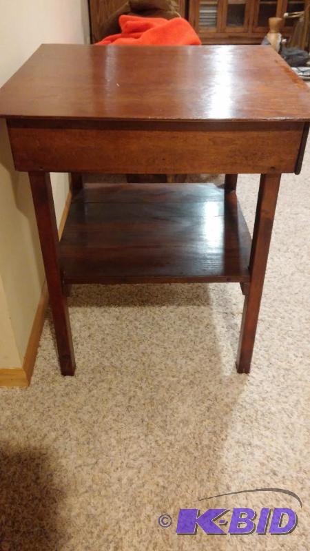 lot 123 image: Accent Table