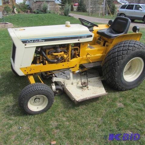 lot 2 image: Cub Cadet 185 Lo Boy Tractor