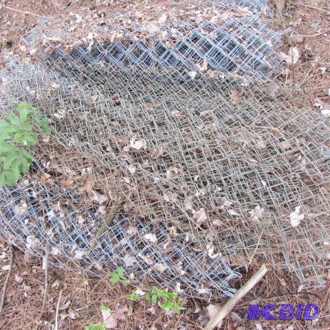 lot 25 image: Chain Link Fence Posts & Wire