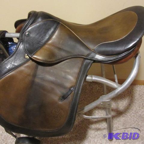 lot 4 image: Stubben Imperator Saddle