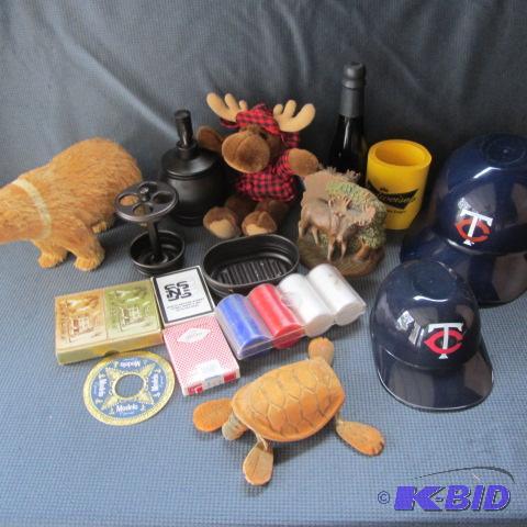 lot 43 image: Cabin Decor & MN Twins