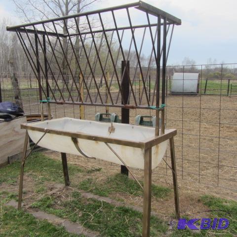 lot 51 image: Livestock Feeder