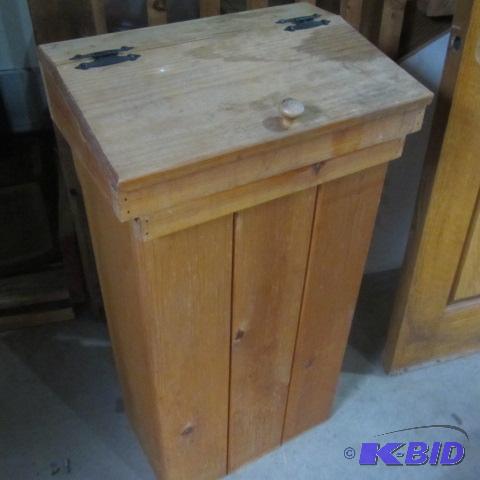 lot 71 image: Wooden Bin