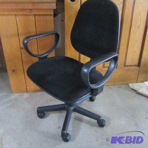 lot 72 image: Office Chair