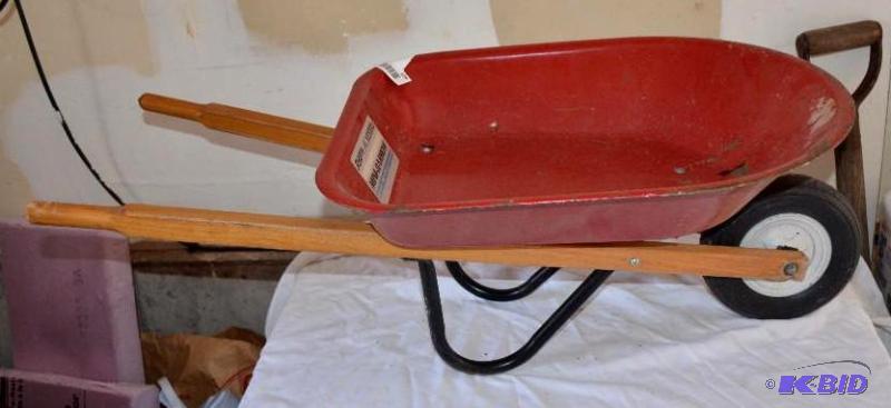 lot 104 image: Radio Flyer Mini Barrow....