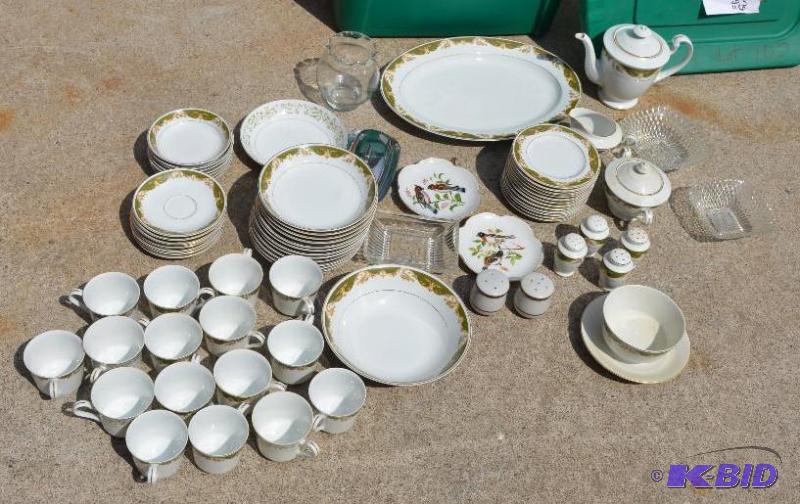 lot 105 image: Set of Style House China Kimberly Platter, L...