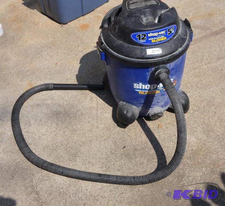lot 112 image: 12 gallon wetdry vacumn with detachable blow...