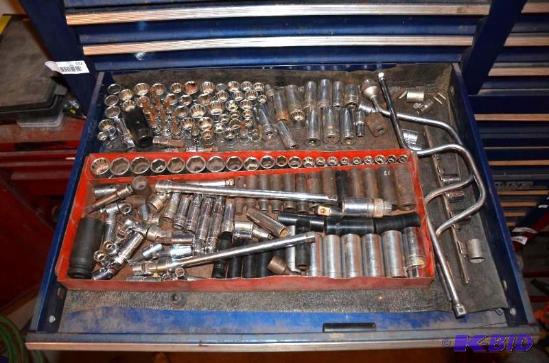 lot 132 image: Tools - Has Mac tools, Craftsman, possibly Sn...