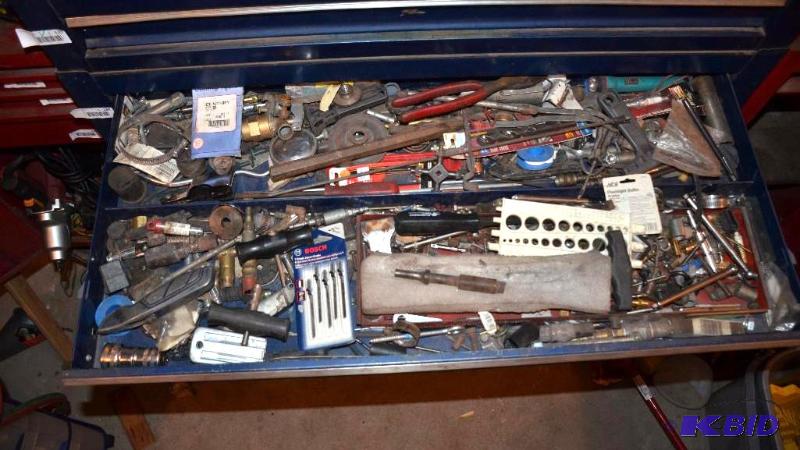 lot 134 image: Large group of automotive tools and parts....