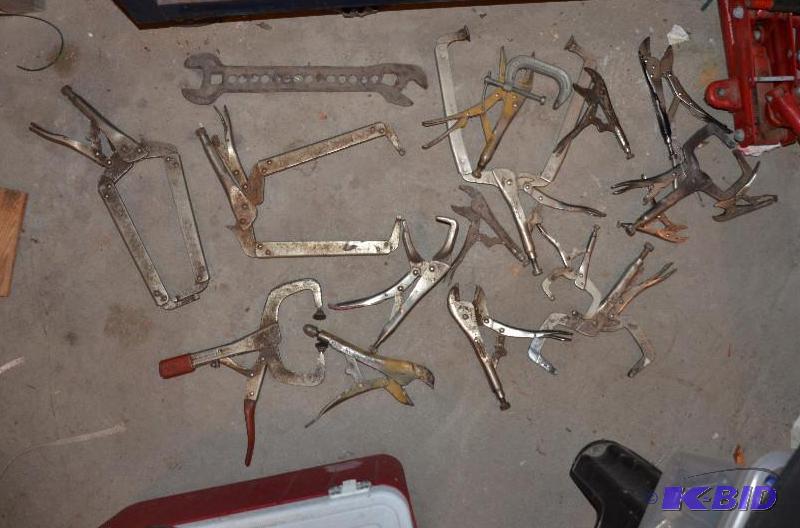 lot 140 image: Large group of vice grips ranging in length ...