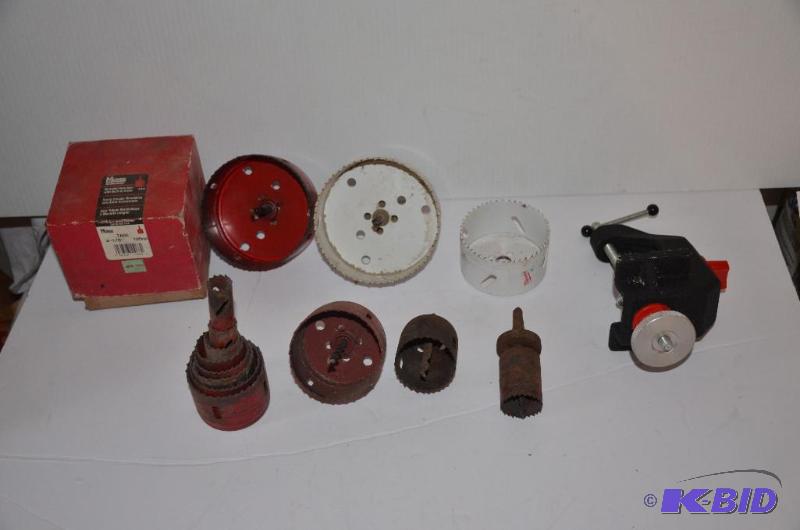 lot 149 image: Box of bi-metal hole saws and misc tool...