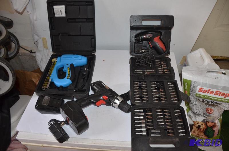lot 154 image: Drill Master 18 V, 38" Cordless Drill w...