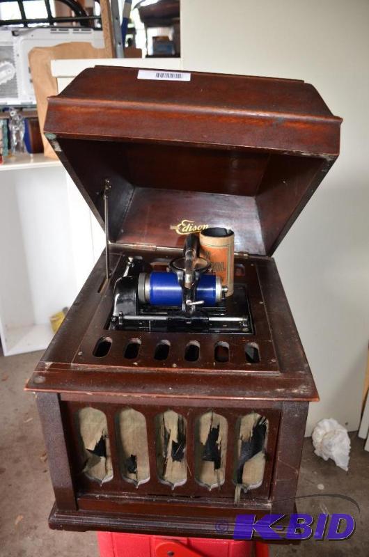 lot 157 image: Antique Edison No. 6 cylinder phonograph - in...