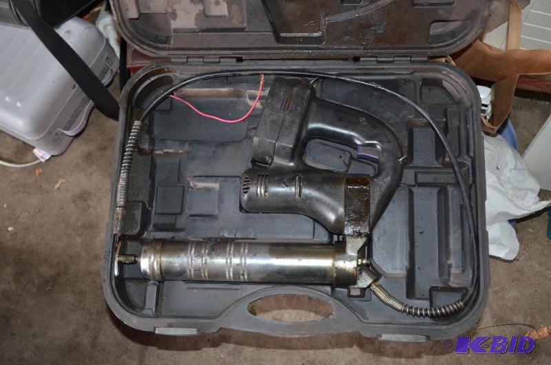 lot 162 image: Cordless Battery operated grease gun....
