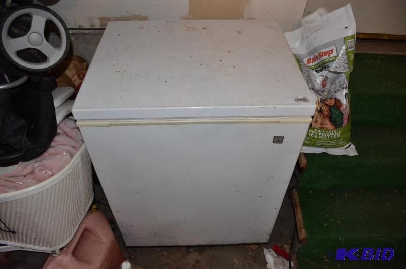 lot 164 image: Kenmore freezer...