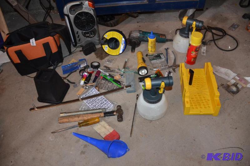 lot 176 image: Makita 4" Disc Angle Grinder sprayer K...