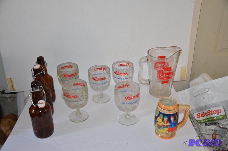 lot 183 image: Lot of Vintage Beer advertising glass includi...