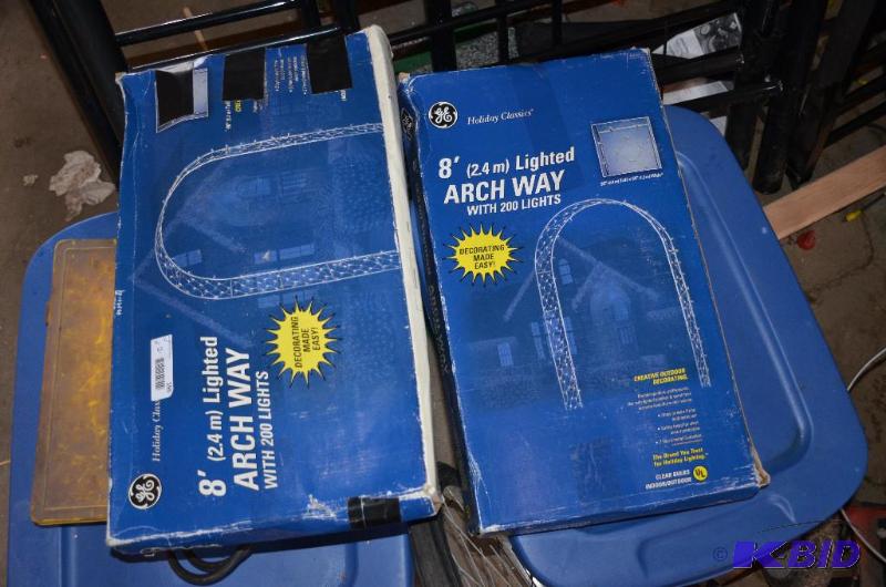 lot 196 image: 8 lighted archway 200 lights, 2 new in the b...