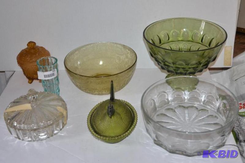 lot 202 image: Lot of&nbspVintage glassware including ...