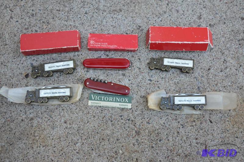lot 210 image: Lot of Vintage pocket knives including Victo...
