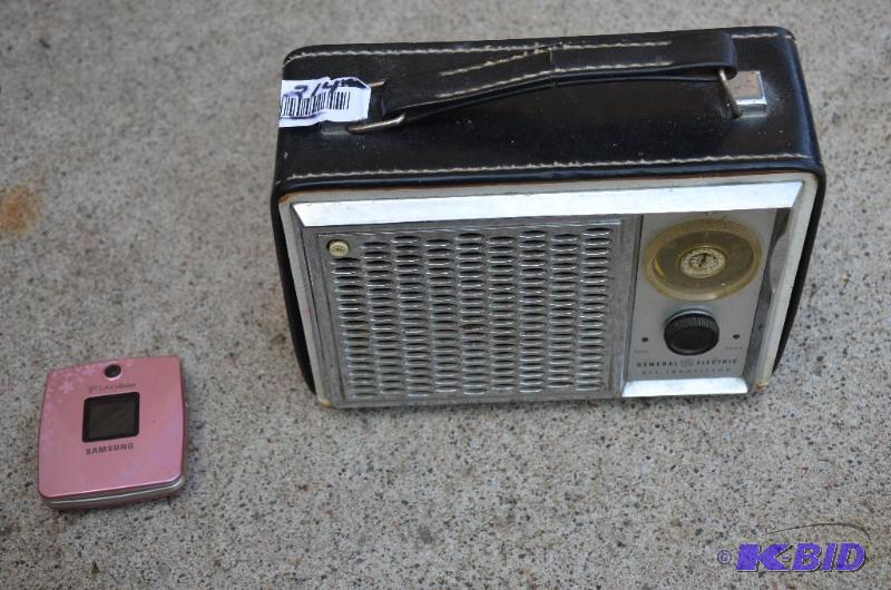 lot 214 image: Vintage General Electric P-875A&nbspSuper He...