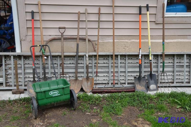 lot 217 image: Lot of Lawn and Garden tools 12 pieces includ...