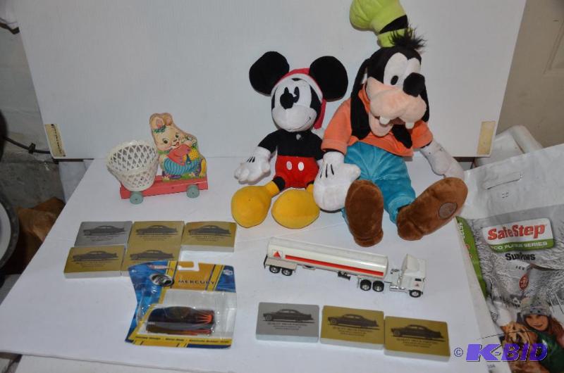 lot 218 image: Lot of Vintage toys and playing cards that ar...