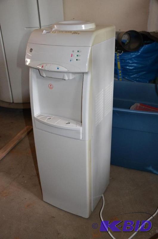 lot 27 image: GE hot  cold water dispenser...