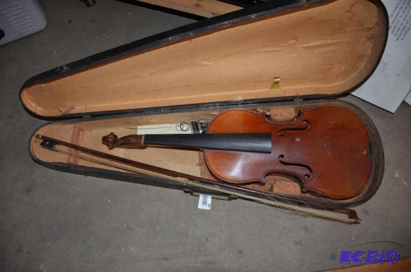 lot 29 image: Vintage violin, with case, it is stamped Anto...