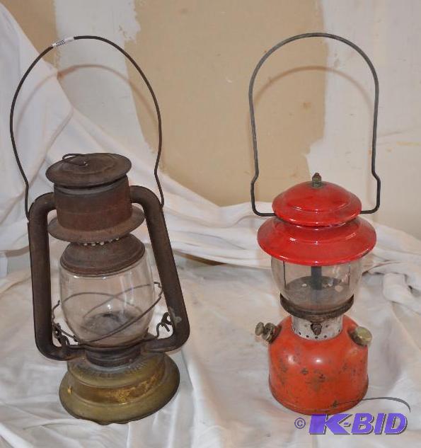 lot 4 image: 2 vintage gas lamps  Coleman model 200A gas l...