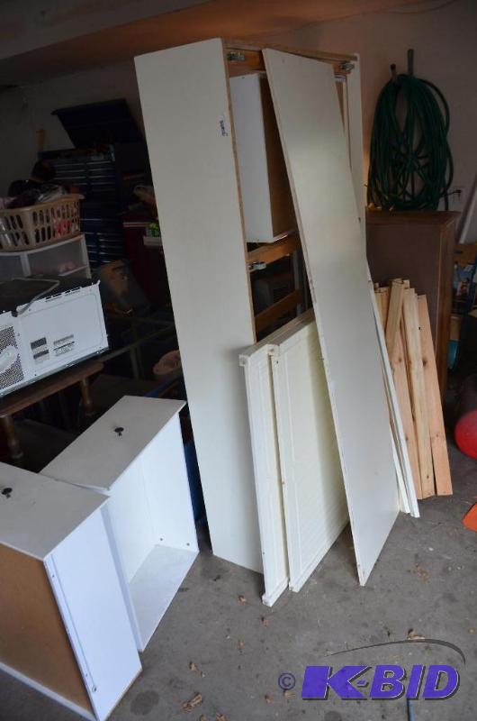 lot 45 image: Twin size Captains bed with drawers underneat...