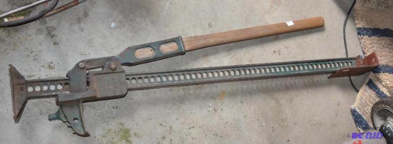 lot 48 image: Handyman Harrah jack 49" tall...