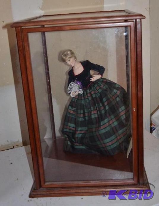 lot 5 image: Doll in glass case 15x15x22 Princess Diana...
