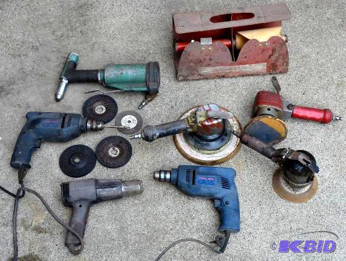 lot 53 image: 3 Air Sanders, 1 Air&nbspRivet Gun, 3 Drills...