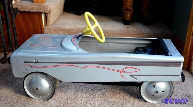 lot 6 image: Vintage toy metal car 34x14x12...